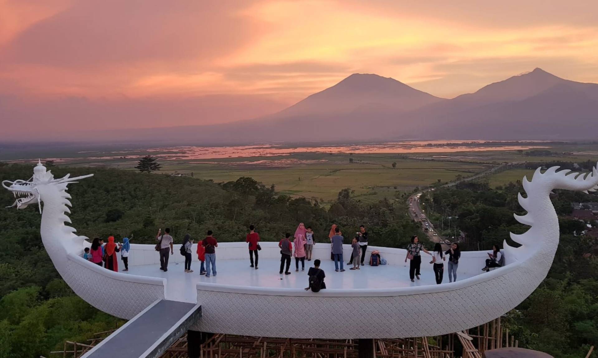 Destinasi Wisata Semarang dengan Pemandangan Luar Biasa Eling Bening