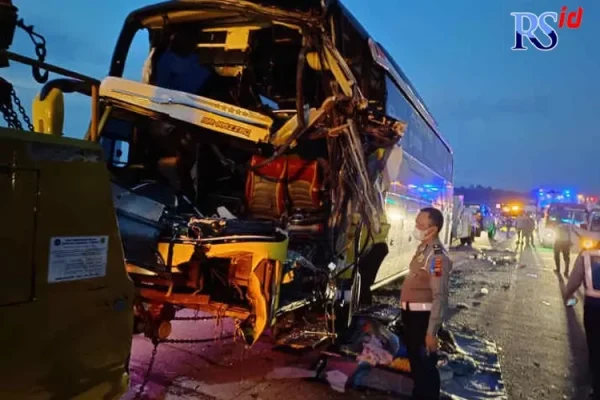 Kumpulan Fakta Hasil Olah TKP Kecelakaan Maut Bus Rombongan Peziarah Tabrak Truk di Semarang